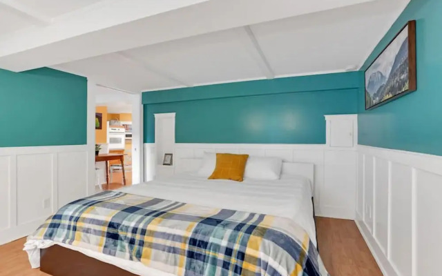 The Artsy Saloon in Vancouver