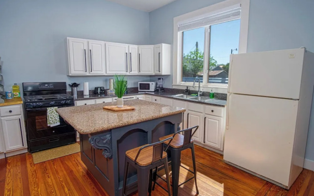 Stunning 3br/2ba Haven in Downtown's Heart