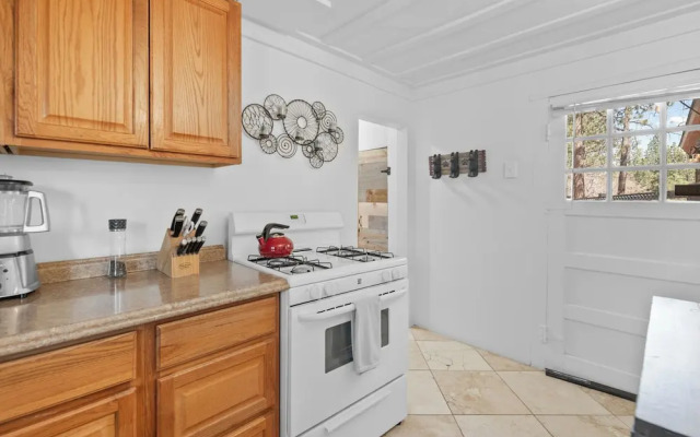 StoneHauz Cabin built in 1926