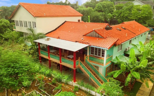 Russell Villas Garden House