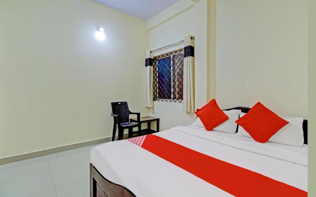 OYO 74504 Hotel Dhanalakshmi