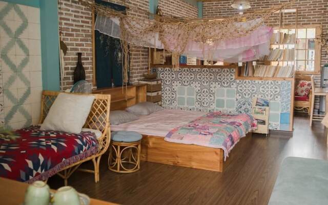 Nam Thi Holiday Home