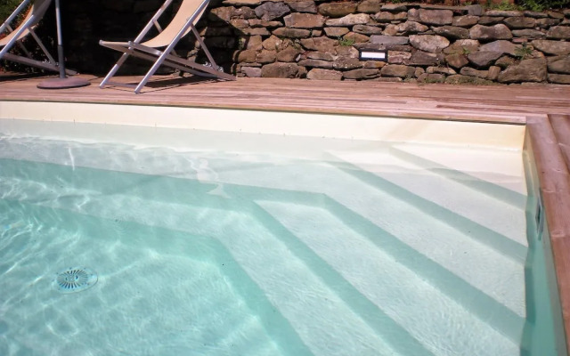 Farmhouse in Cortona With Pool
