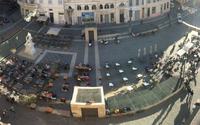 Studio Vieux-Port 5eme sans ascenseur