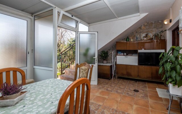 Stunning Home in Jadranovo With Wifi and 5 Bedrooms