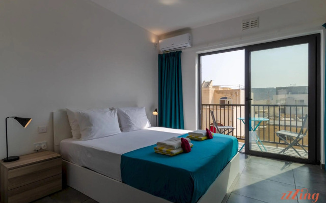 2 Bed Apartment w Distant Sea and Country Views