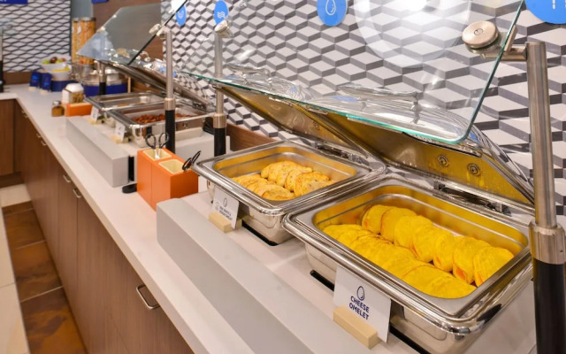 Holiday Inn Express Hotel & Suites Baton Rouge North