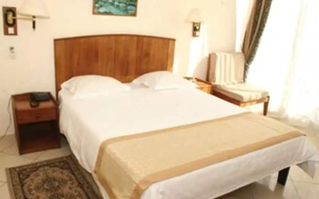 Retaj Moroni Hotel