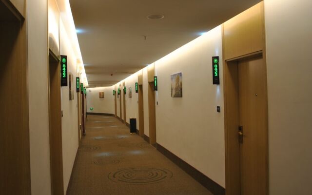 GreenTree Inn Shangqiu Liangyuan District Railway Station Express Hotel