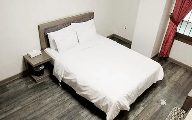 Chuncheon Central Hotel