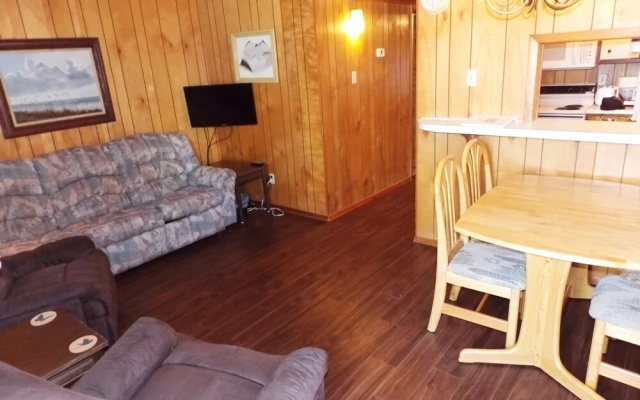 Driftwood Isle 1 Bedroom Home by RedAwning