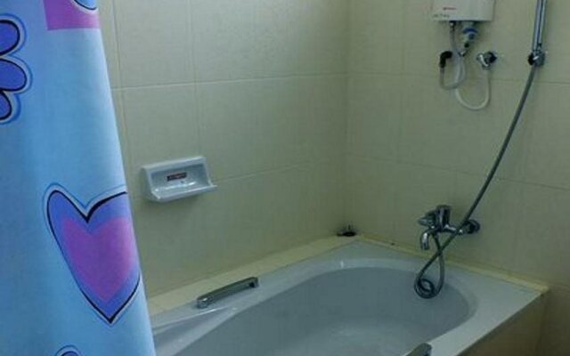 Dee Prom Hotel