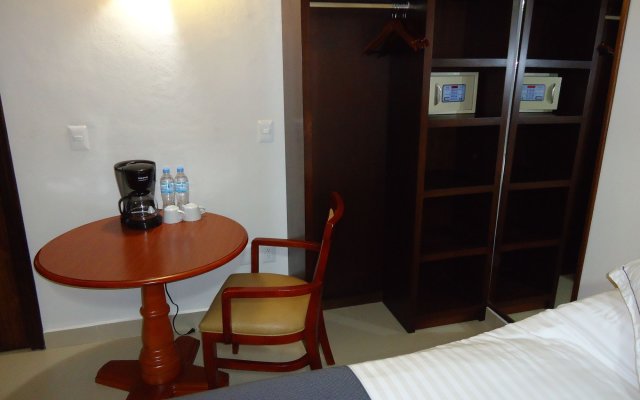 Hotel Porto Allegro - Near Malecon