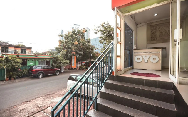 OYO 188 Nely Murni Residence