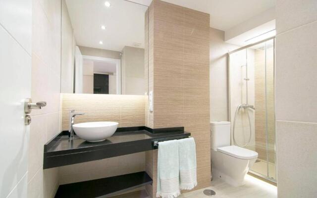 Beautiful Apartment next to Santiago Bernabeu by Batuecas