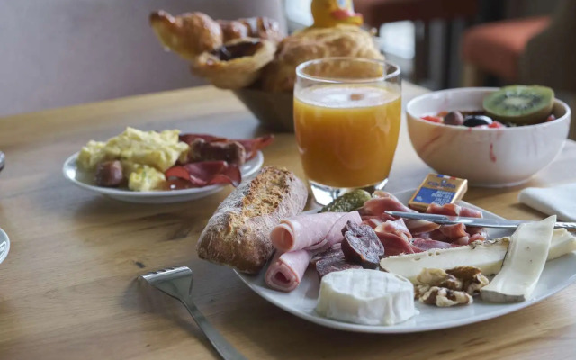 Le Canard Sur Le Toit