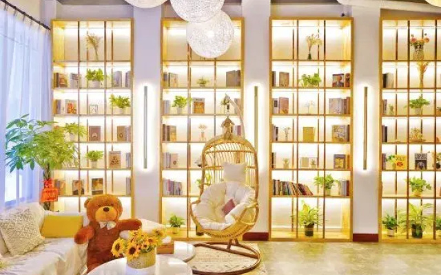 Fanshe Xiaozhu Homestay (Beihai High-Speed Railway Station)