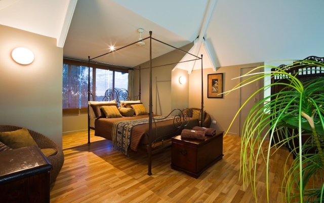 Osprey Holiday Village Unit 110 - Wake Up To the Birds in Your 4 Poster Bed with a View – Guest Rooms – Exmouth