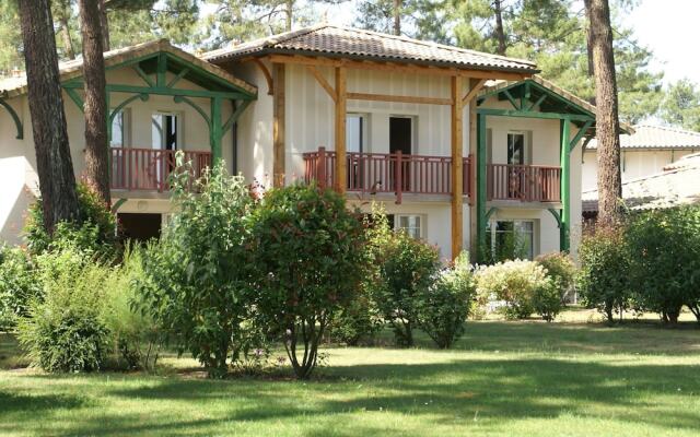 Semi-Detached Holiday Home in Green Surroundings