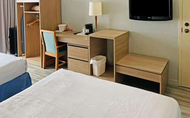 Econo Lodge Airport