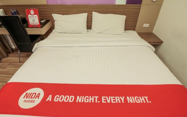 NIDA Rooms Khlong Toei 390 Sky Train