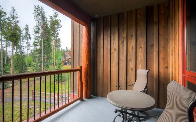 1 Bedroom Ski in, Ski Out Mountain Vacation Rental Just Steps from the Snowflake Ski Lift