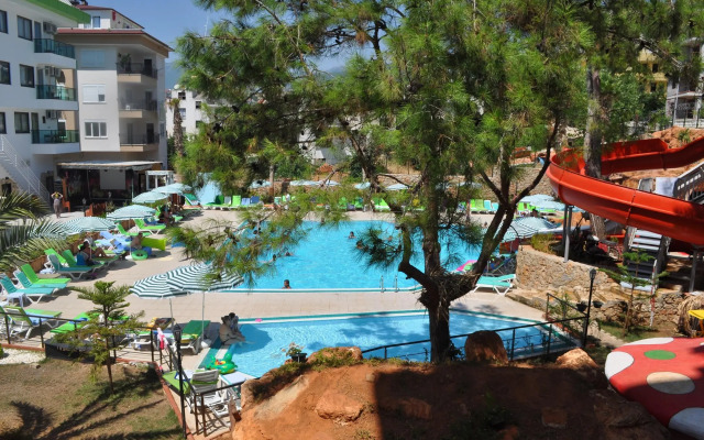 Green Life Hotel