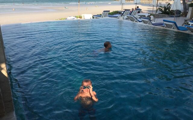 Nern Chalet Beachfront Hotel