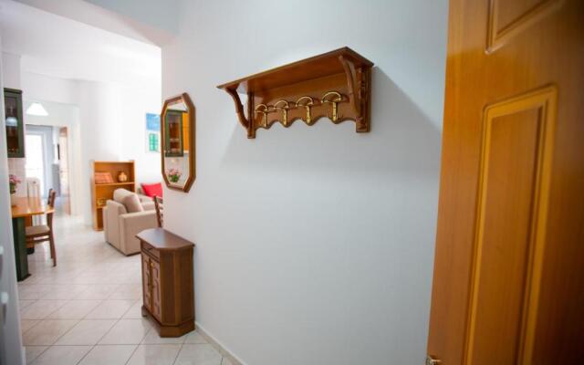 Poly's charming home - City center & near the beach 2bedroom apartment