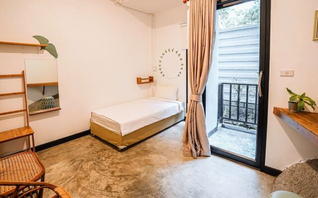 The Dearly Koh Tao Hostel