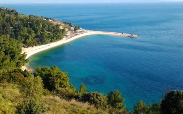 A1-luxury apt w big Balcony, 4 min Walk to Beach