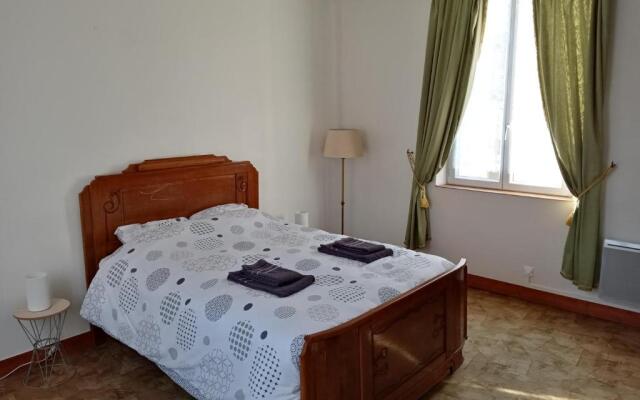 Appartement de ville avec cour privée