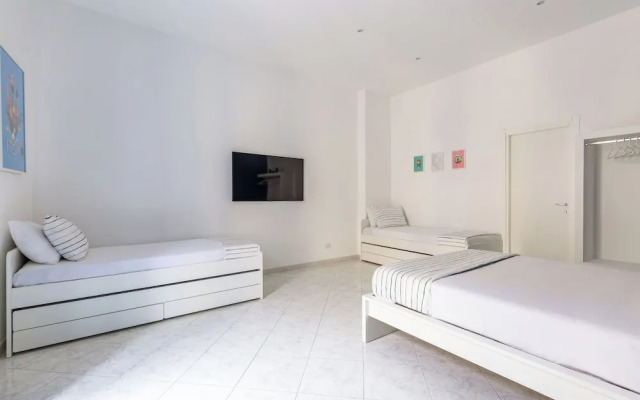 White&Blue Apartment at Sanità  by Wonderful Italy