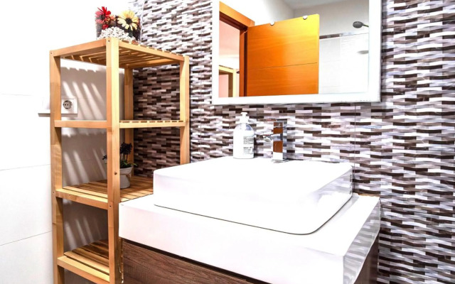 FAMILY FLAT CLOSE to the CENTER