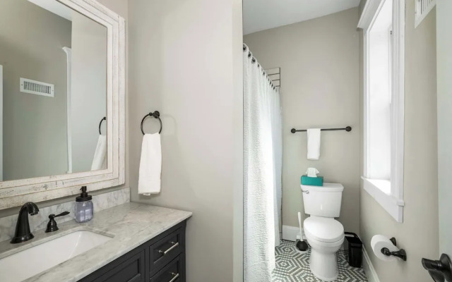 Ludlow Lodge w/ City Views