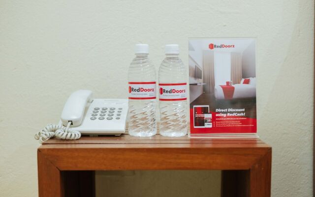 Reddoorz Premium Near Pristine Beach