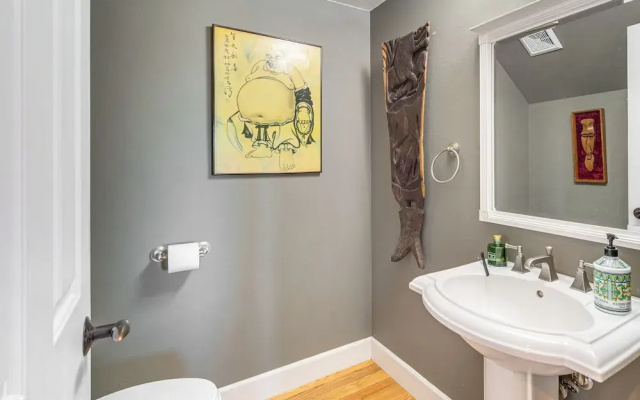 Private Pool & Mtn Views: Stunning Ashland Home