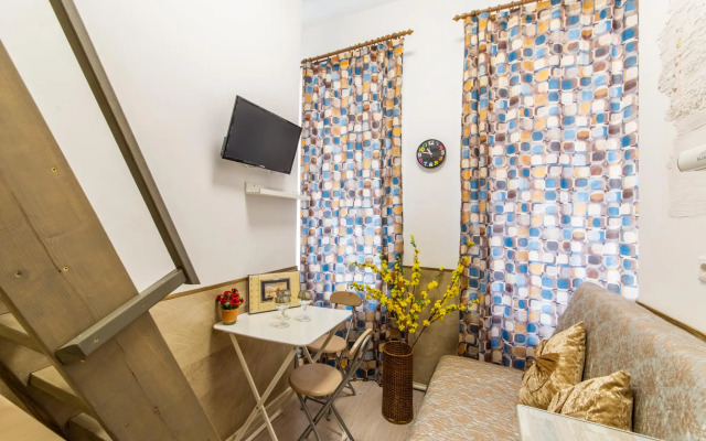 Достоевскинн на улице Марата