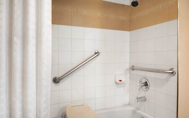 Super 8 by Wyndham Des Moines