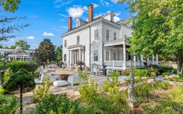 Pasfield House Inn
