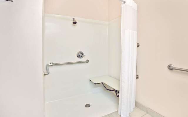 Super 8 by Wyndham Louisville/Expo Center