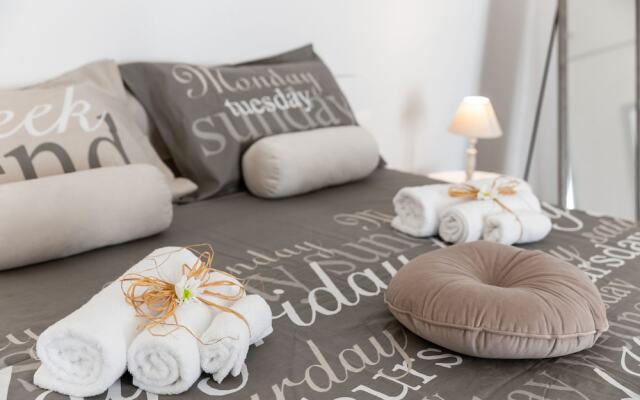 Mirror House Lovely Apartment