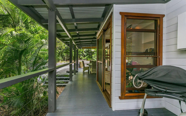 Bottlebrush Cottage