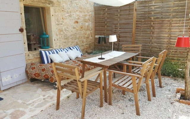 Fabulous Stone House and Large Natural Pool