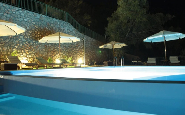 Lefkas Petra