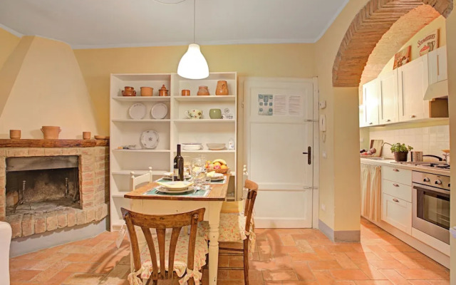 Francigena Pergola Apartment Shared Pool