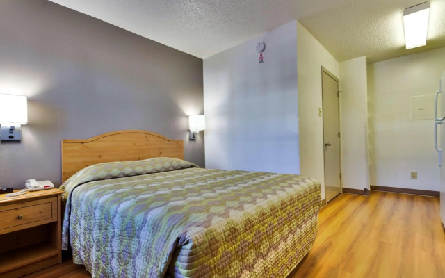 Studio 6 Dallas-Garland / Northeast