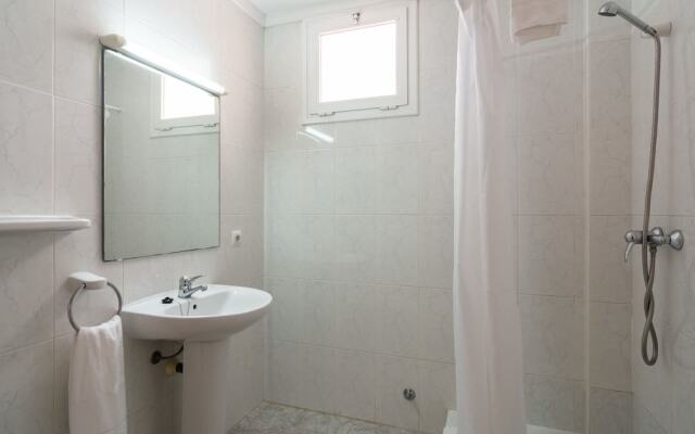 Alluring Apartment in Empuriabrava With Swimming Pool