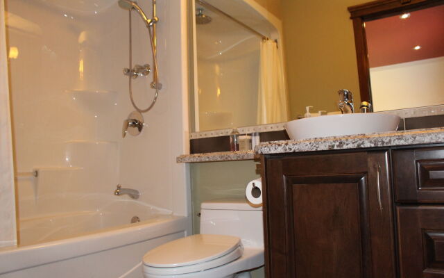 Westmount River Inn