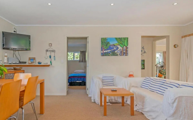 Oysters Retreat - Cooks Beach Holiday Home